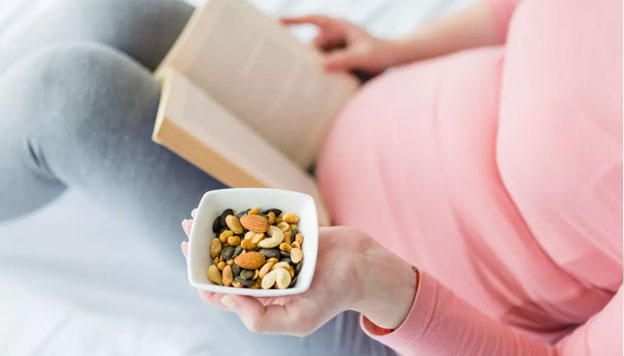 خواص مصرف آجیل برای مادران باردار