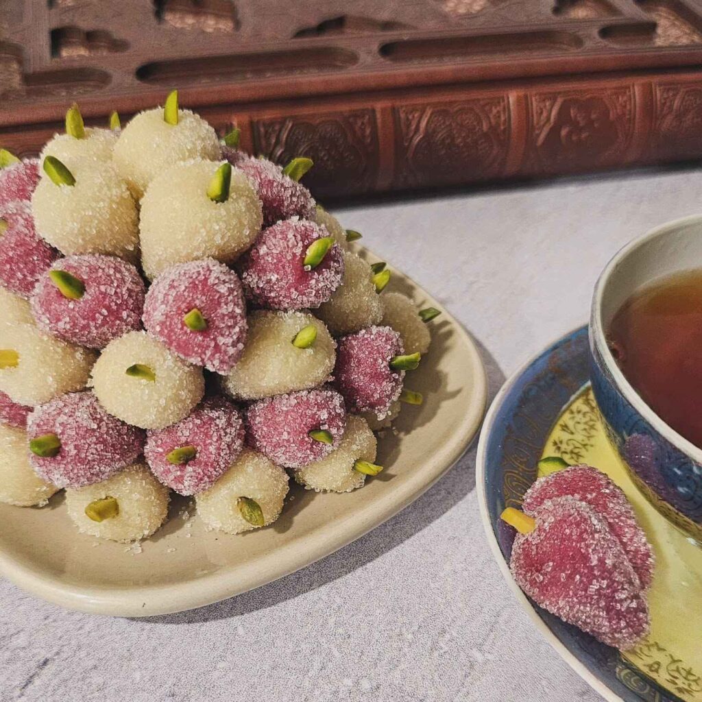 شیرینی توت بادامی