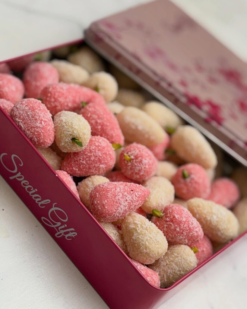 طرز تهیه شیرینی توت